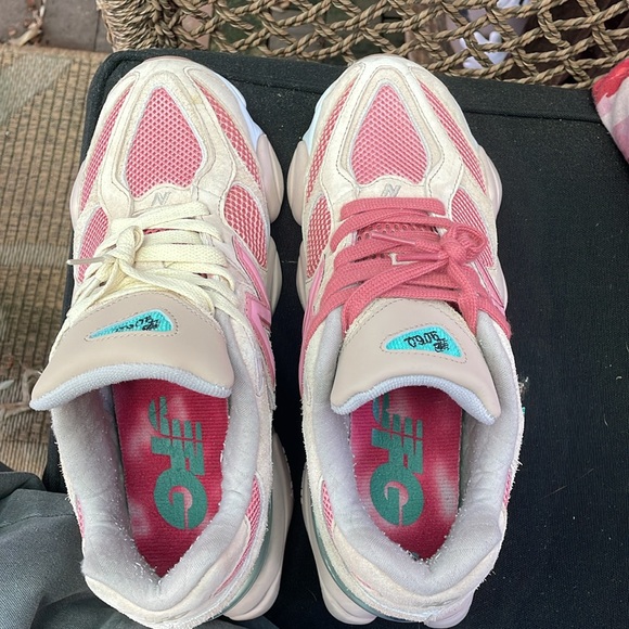 New balance 9060 tan, pink & teal accents size 8.5 (42) condition 7-8 out of 10 - Picture 5 of 8